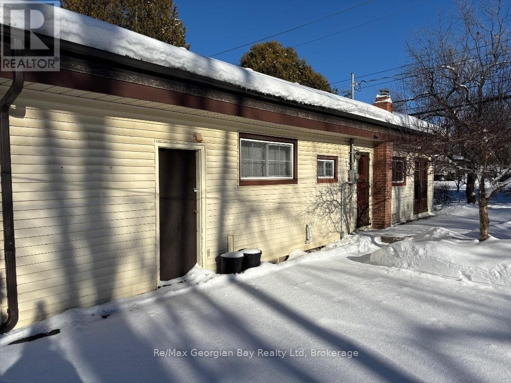 1 GRAY STREET — photo 4