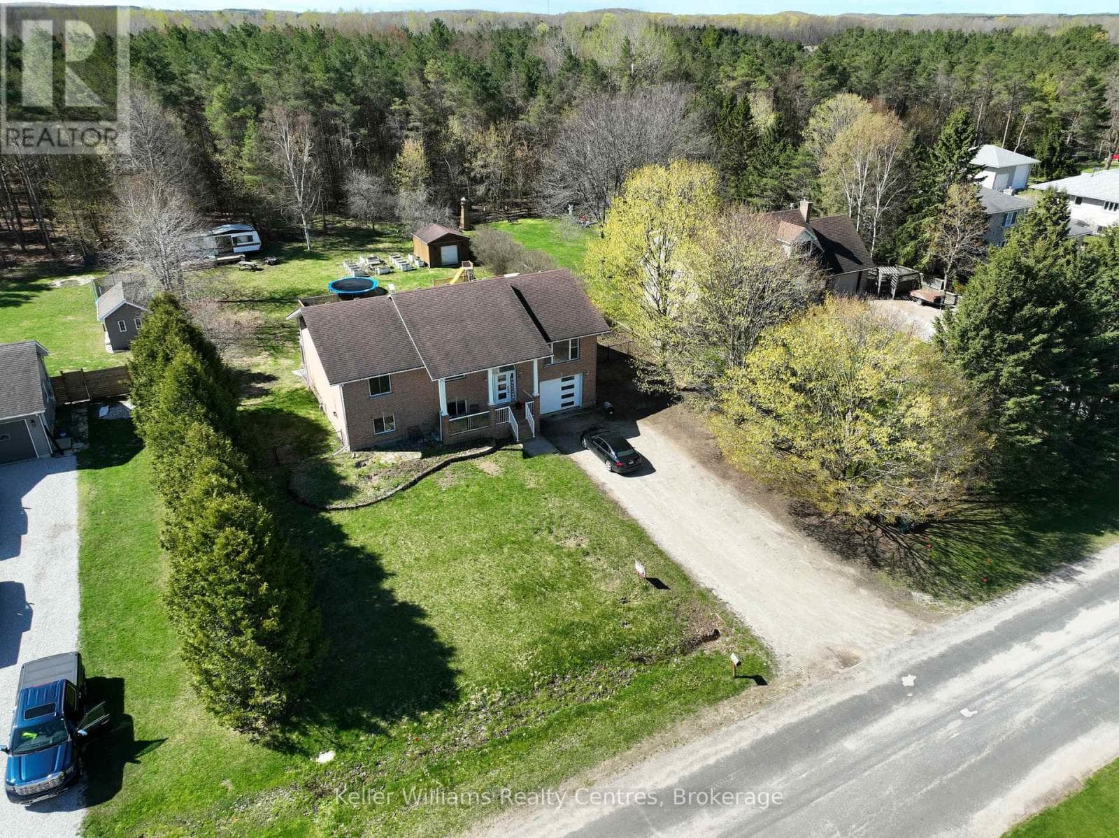 27 PINE TREE DRIVE — photo 2
