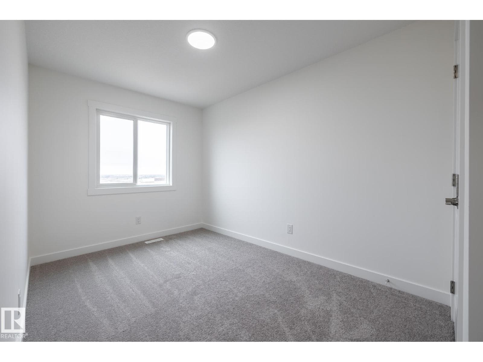 15643 2 ST NE in QUARRY RIDGE