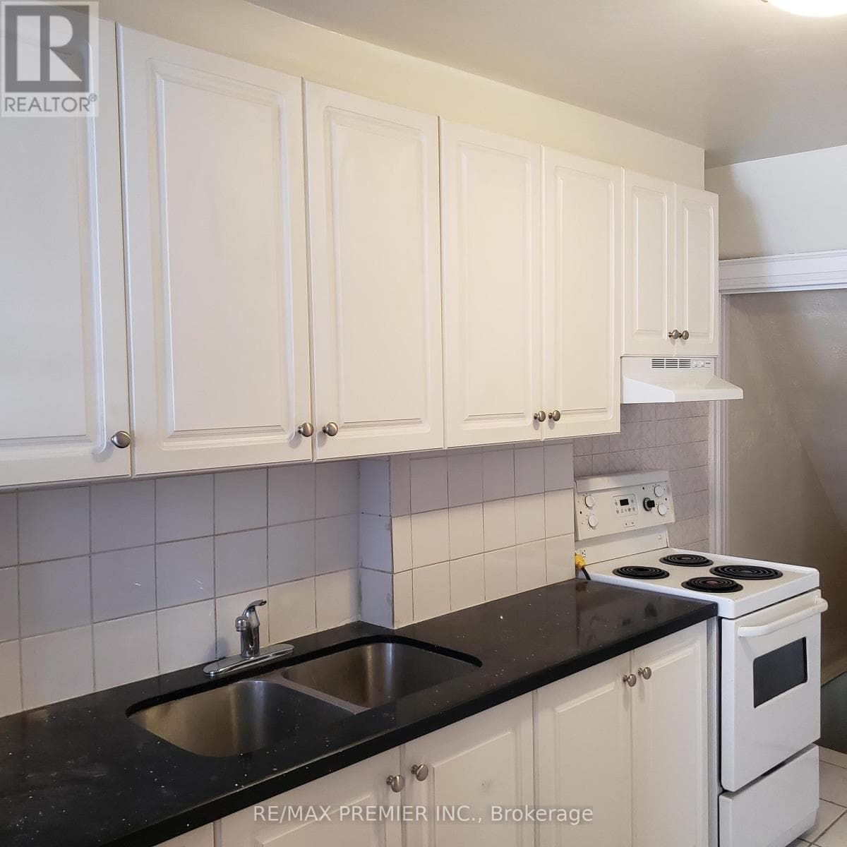 118 BUDE STREET, Toronto — photo 4