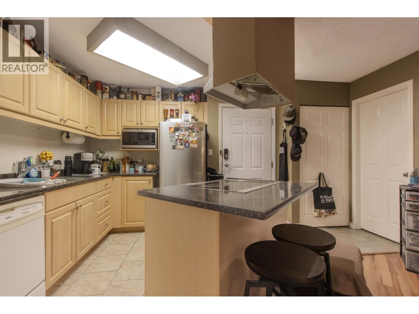 B109 40120 WILLOW CRESCENT in 