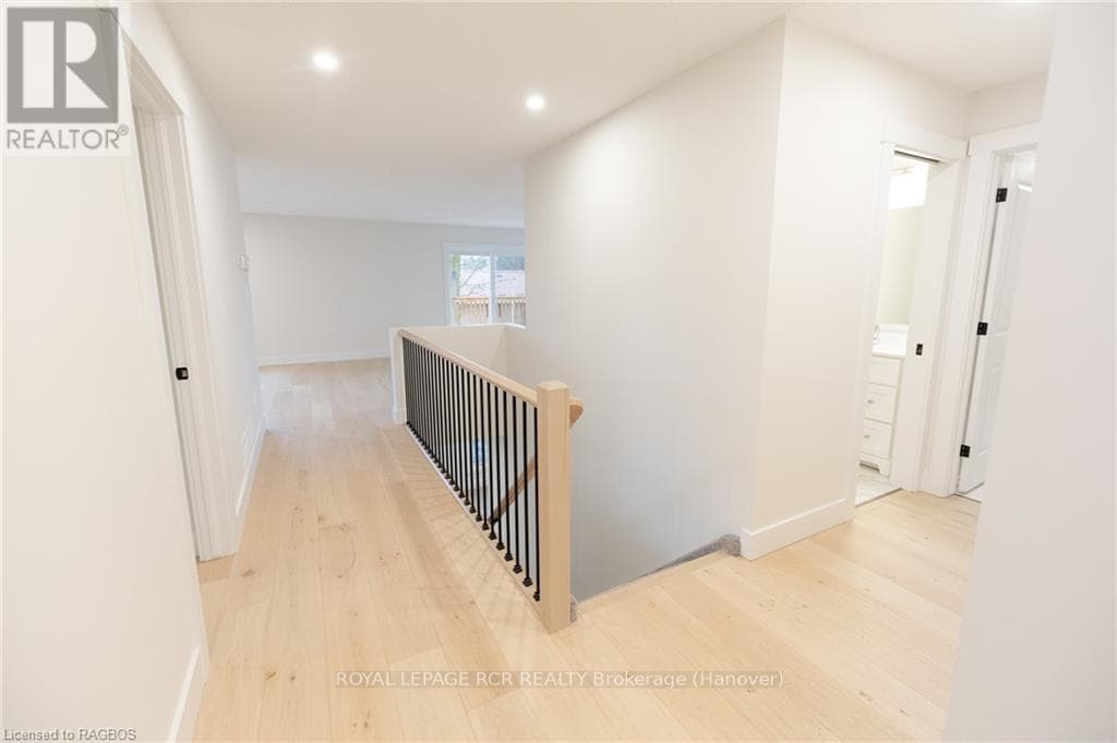 222 16TH AVENUE CRESCENT, OnePoint — photo 5