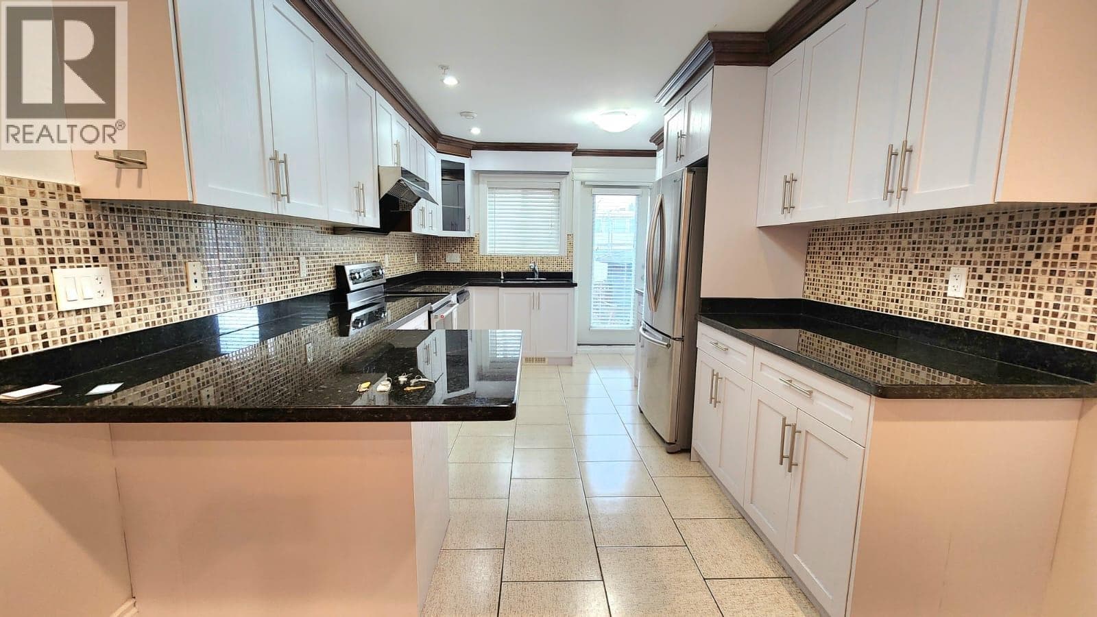 Main+up 1391 E 61 AVENUE, Greater Vancouver — photo 3