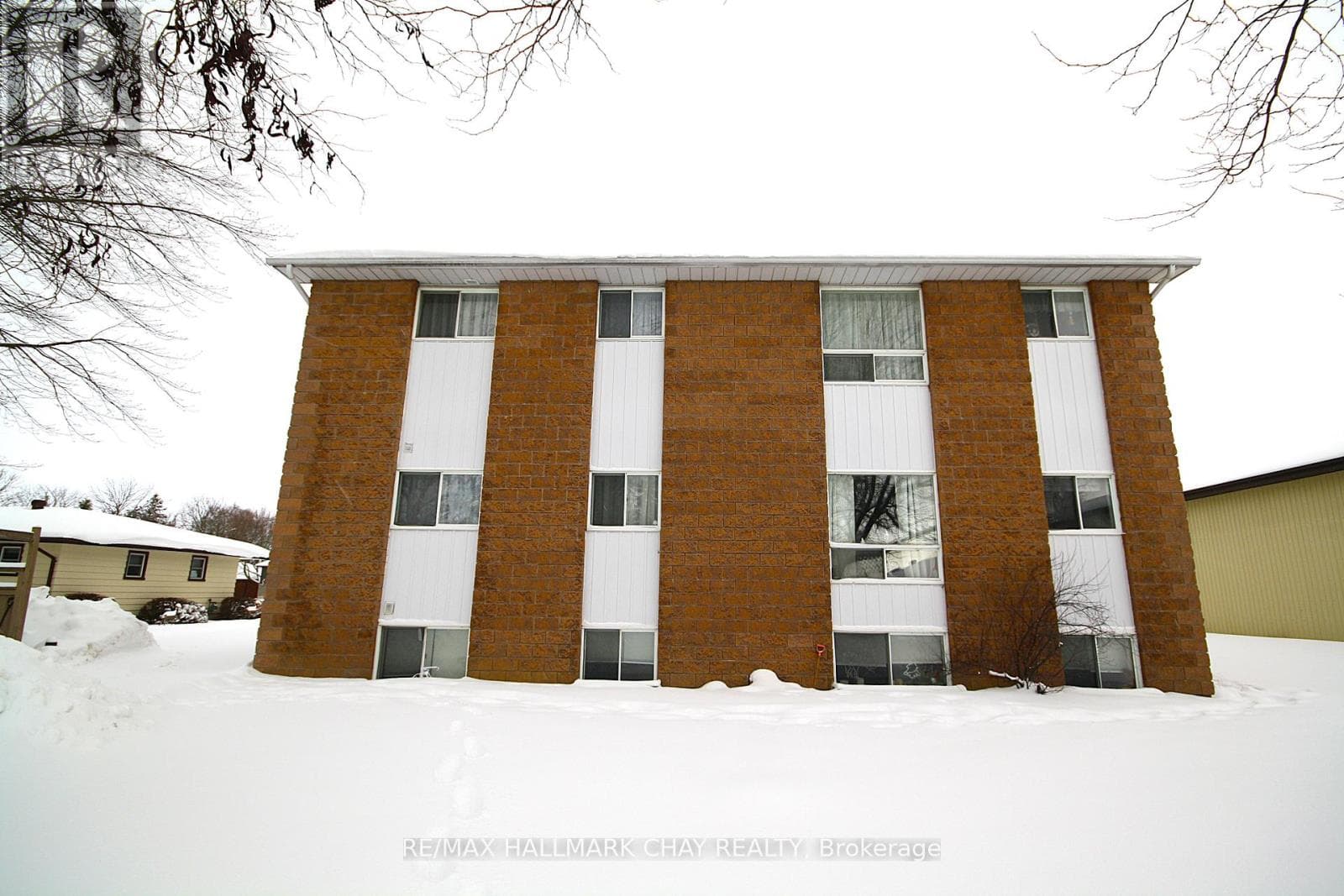 12 SHAW STREET — photo 3