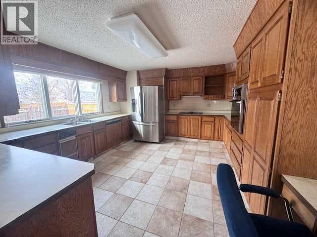 3804 56A Avenue, Lloydminster — photo 4