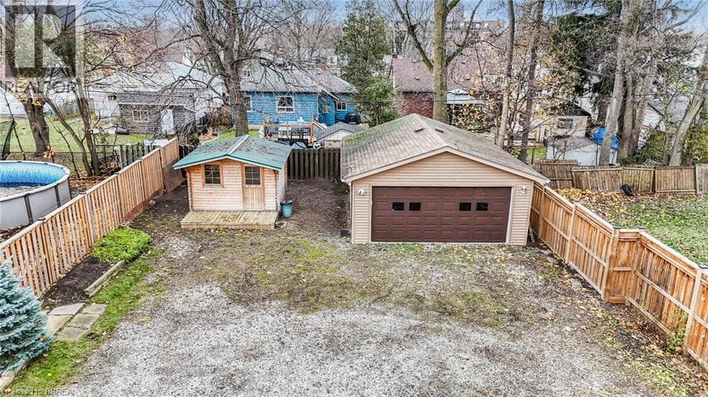 52 CHARING CROSS STREET, Brantford — photo 2