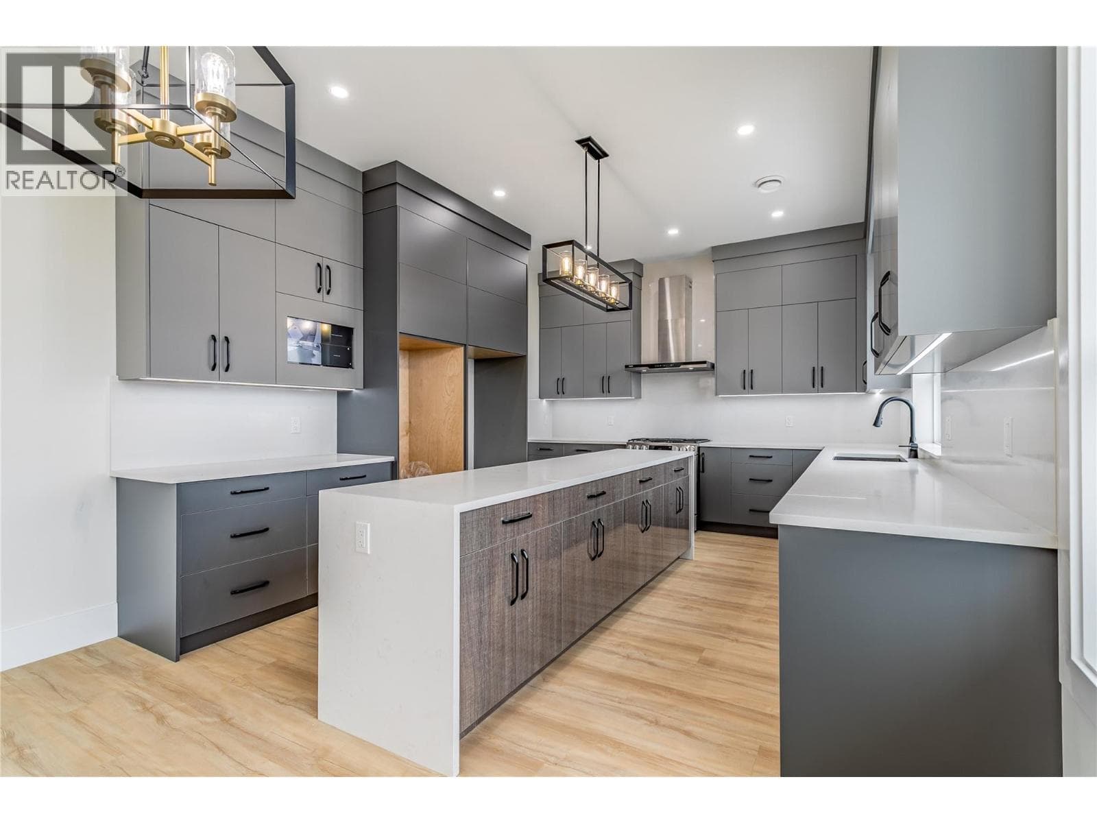 1136 HUME AVENUE, Interior REALTORS® — photo 5