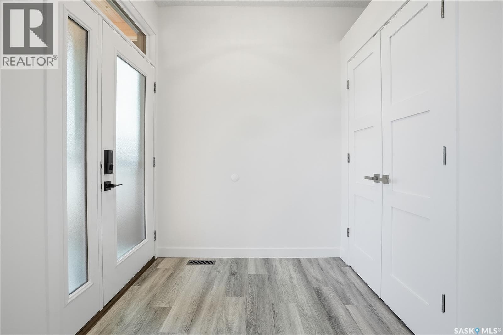 3130 GARNET STREET — photo 5
