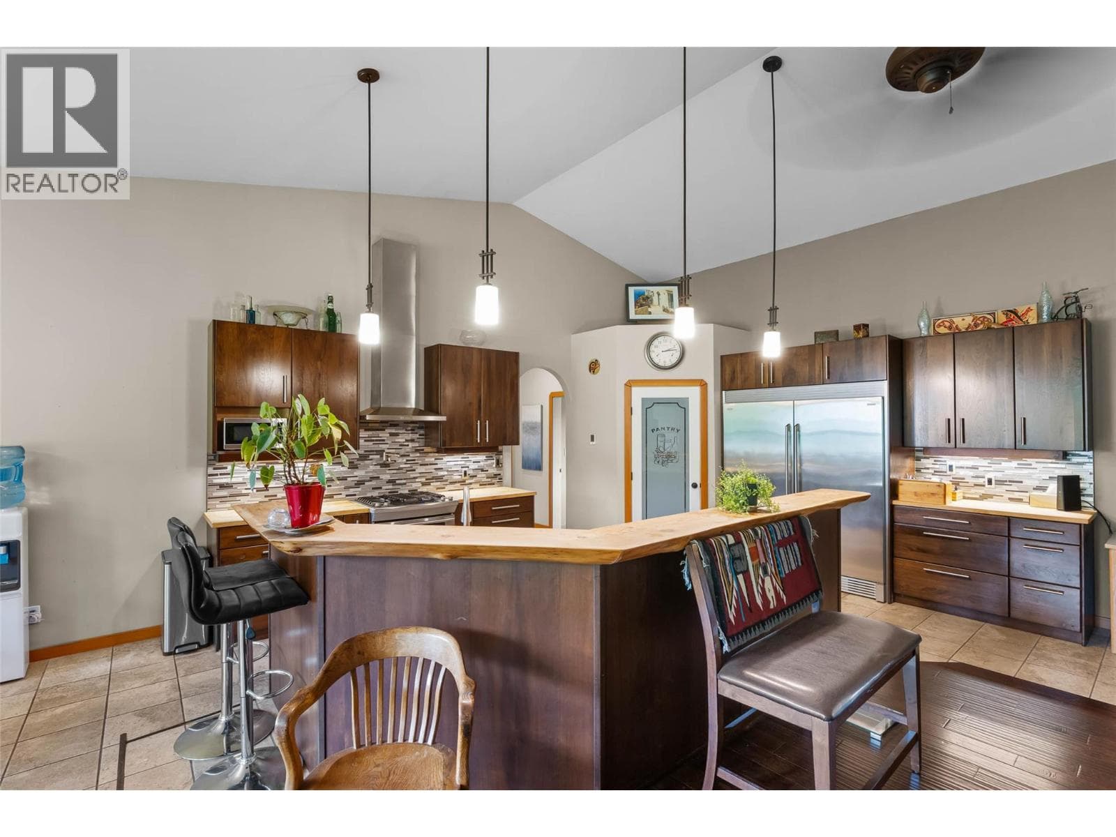 337 SUNSHINE VALLEY ROAD, Interior REALTORS® — photo 4