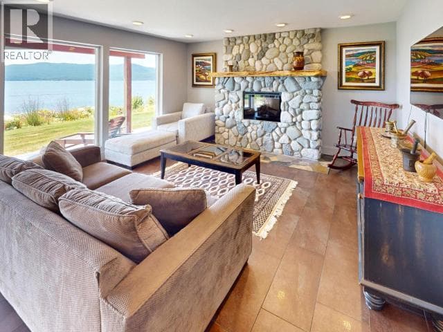 9771 VIEW ROAD, Powell River — photo 3