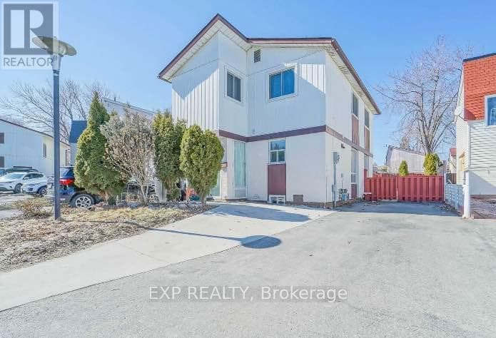 7 HOLLYHEDGE COURT in H-SECTION (BRAMALEA)