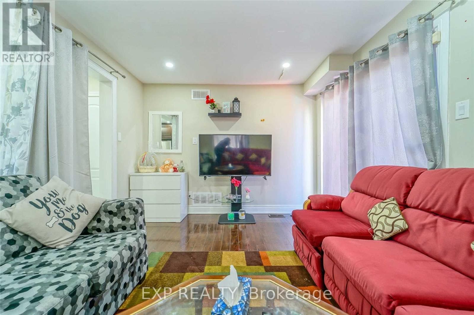7 HOLLYHEDGE COURT — photo 4
