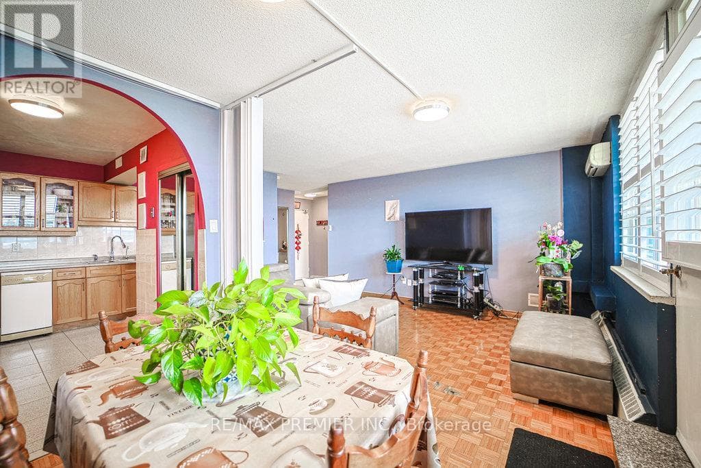 511 - 3460 KEELE STREET in York University Heights