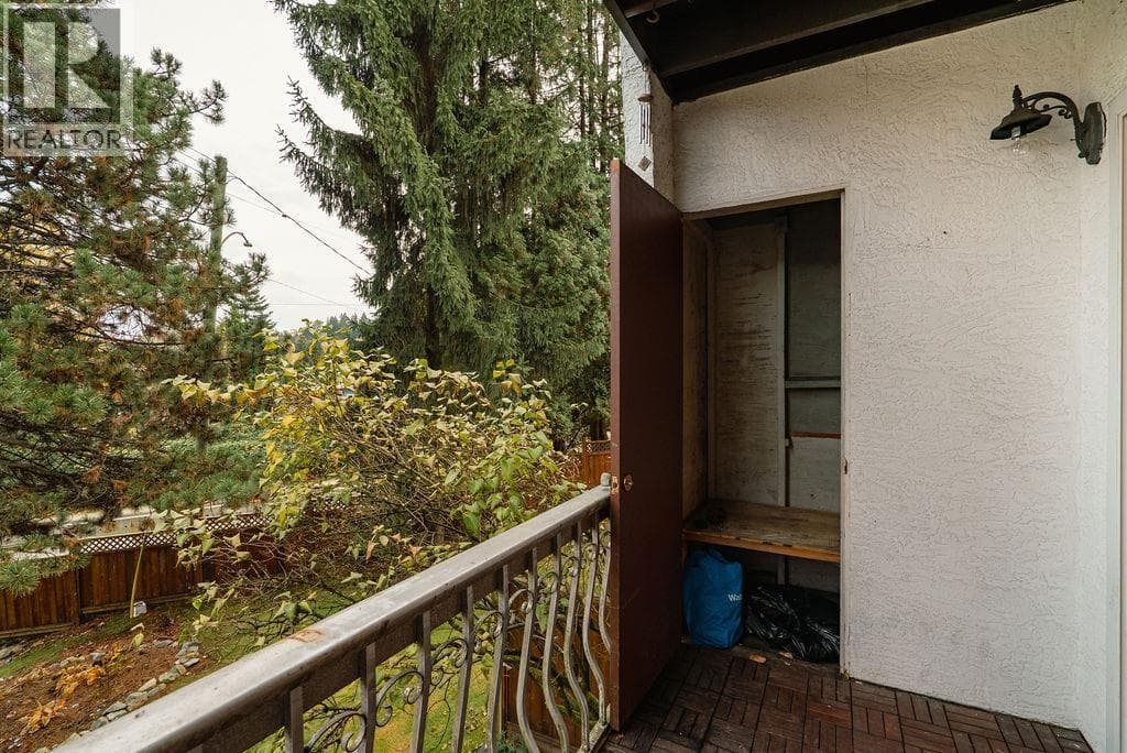 1009 CLARKE ROAD, Greater Vancouver — photo 2