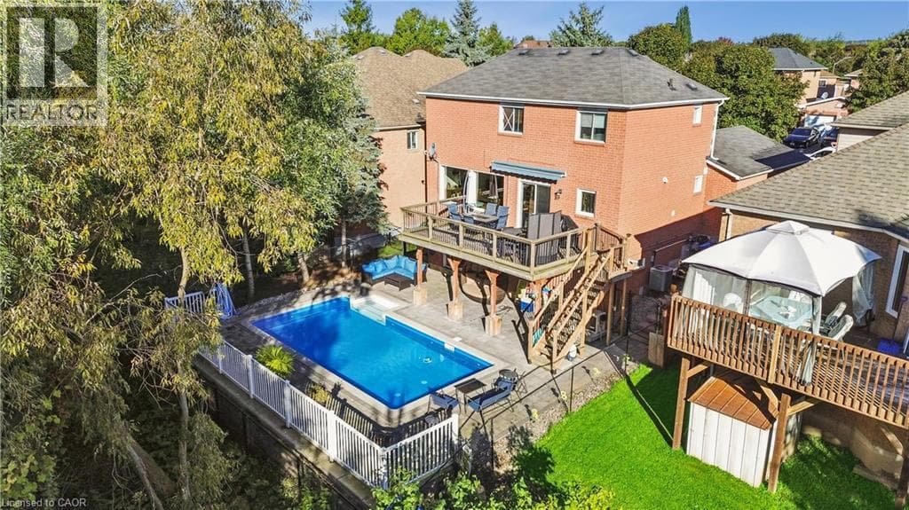 7 BIRCHWAY Place — photo 2