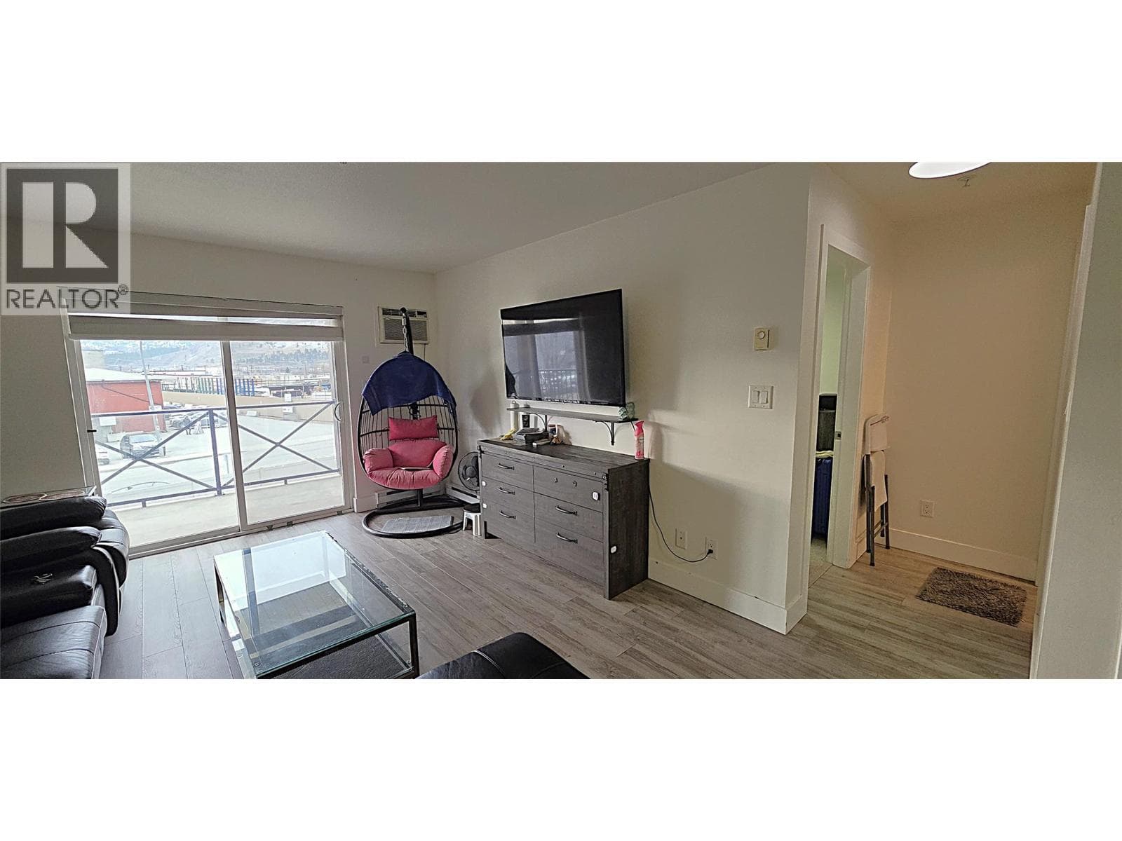 256 Hastings Avenue Unit# 206, Interior REALTORS® — photo 3
