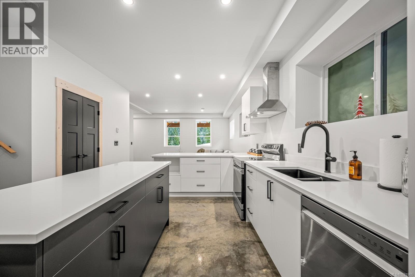 455 ARROWSMITH RIDGE — photo 4