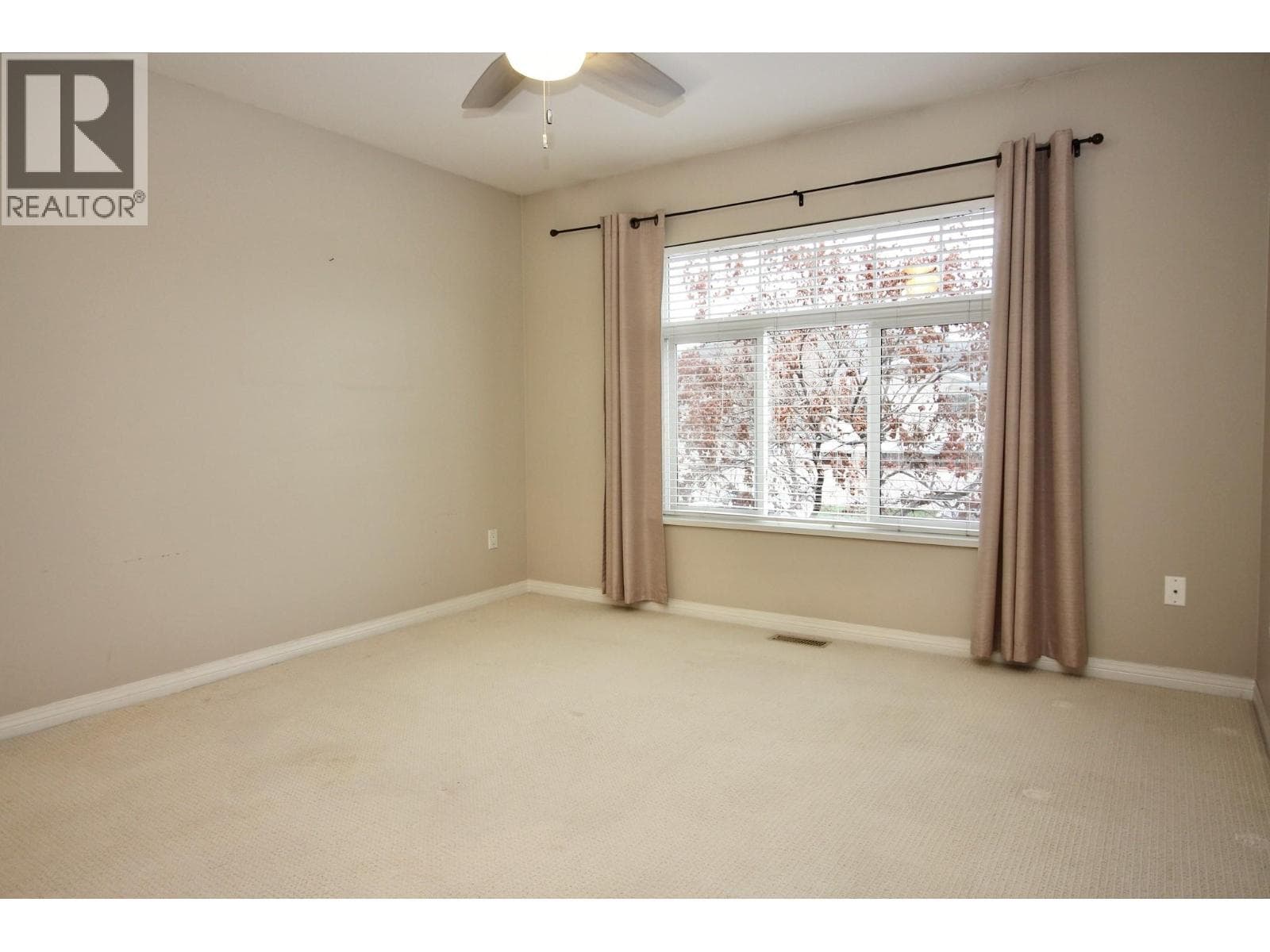 28 1853 PARKVIEW CRESCENT, Interior REALTORS® — photo 4