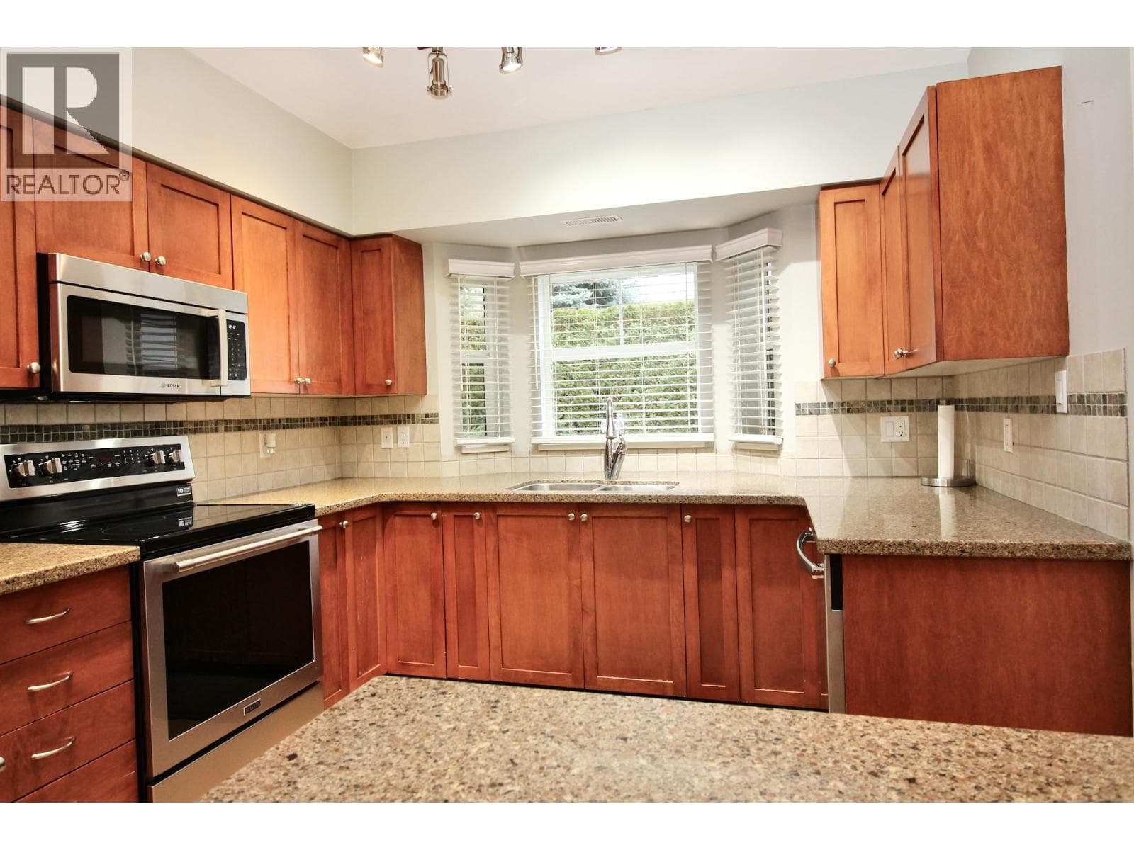 28 1853 PARKVIEW CRESCENT, Interior REALTORS® — photo 2