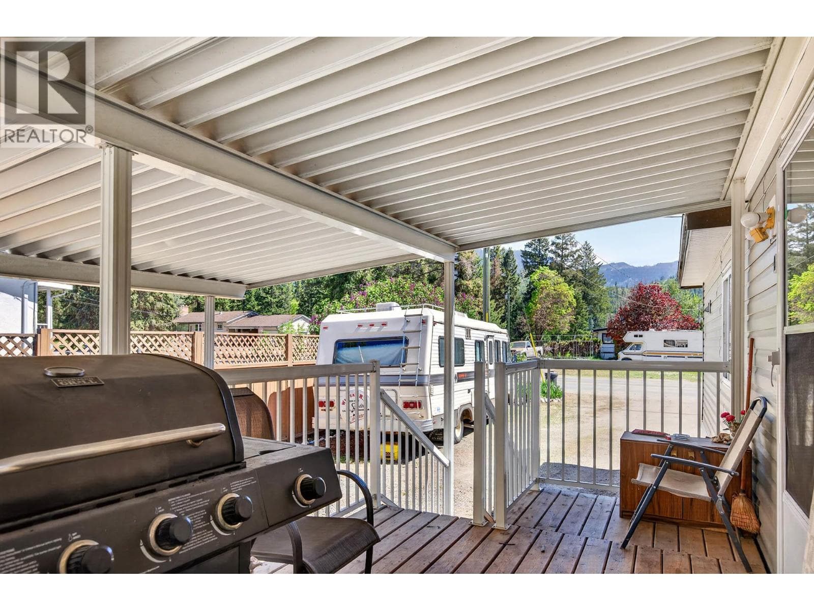 633 Barriere Lakes Road, Interior REALTORS® — photo 3