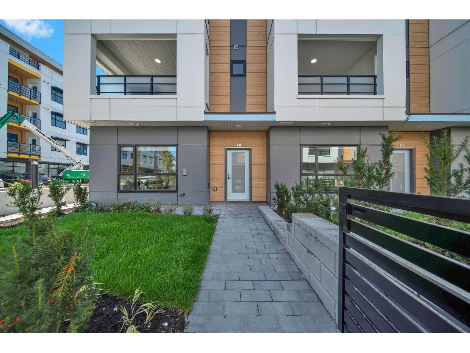 18 177 175A STREET in Douglas