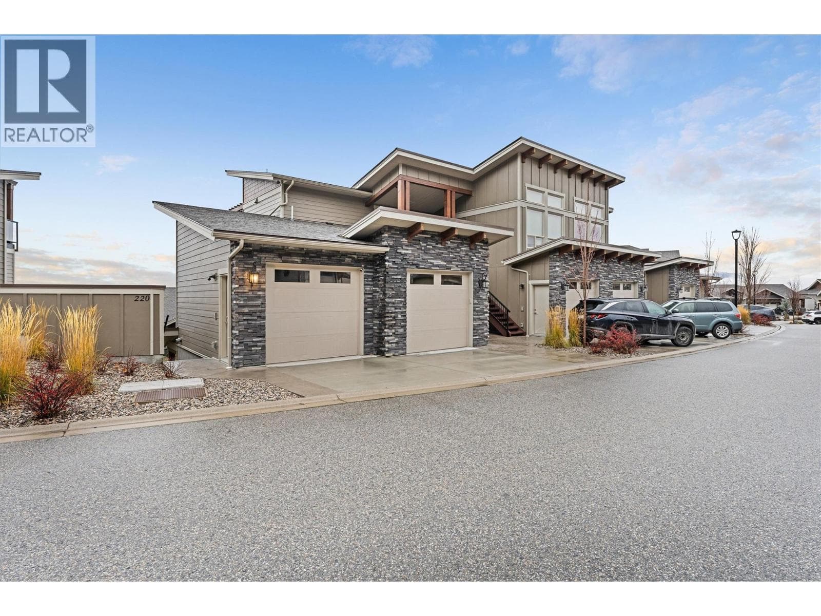 4000 REDSTONE Crescent Unit# 220 — photo 3