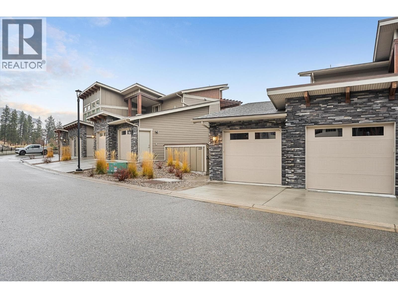 4000 REDSTONE Crescent Unit# 220 — photo 4