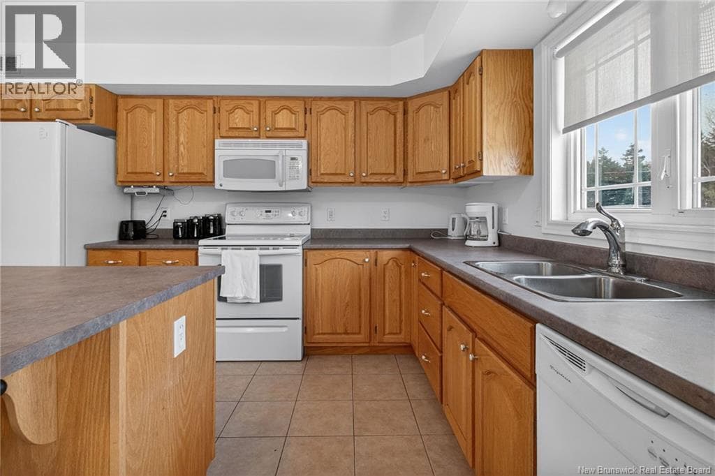 23 RUE DRIVE LIONEL MAILLET, New Brunswick — photo 4