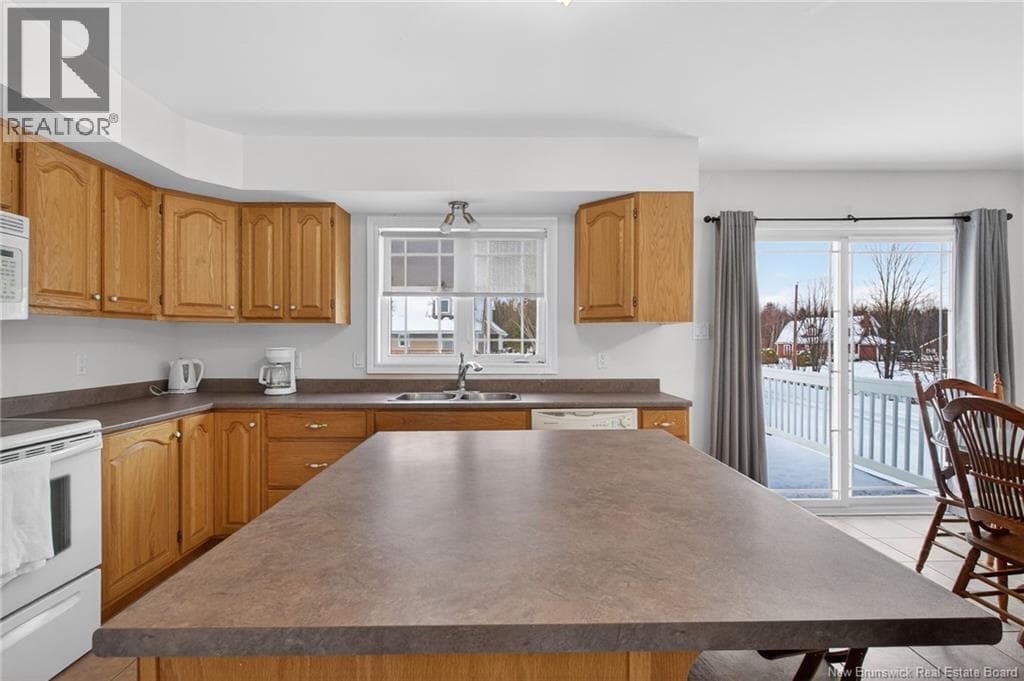 23 RUE DRIVE LIONEL MAILLET, New Brunswick — photo 2