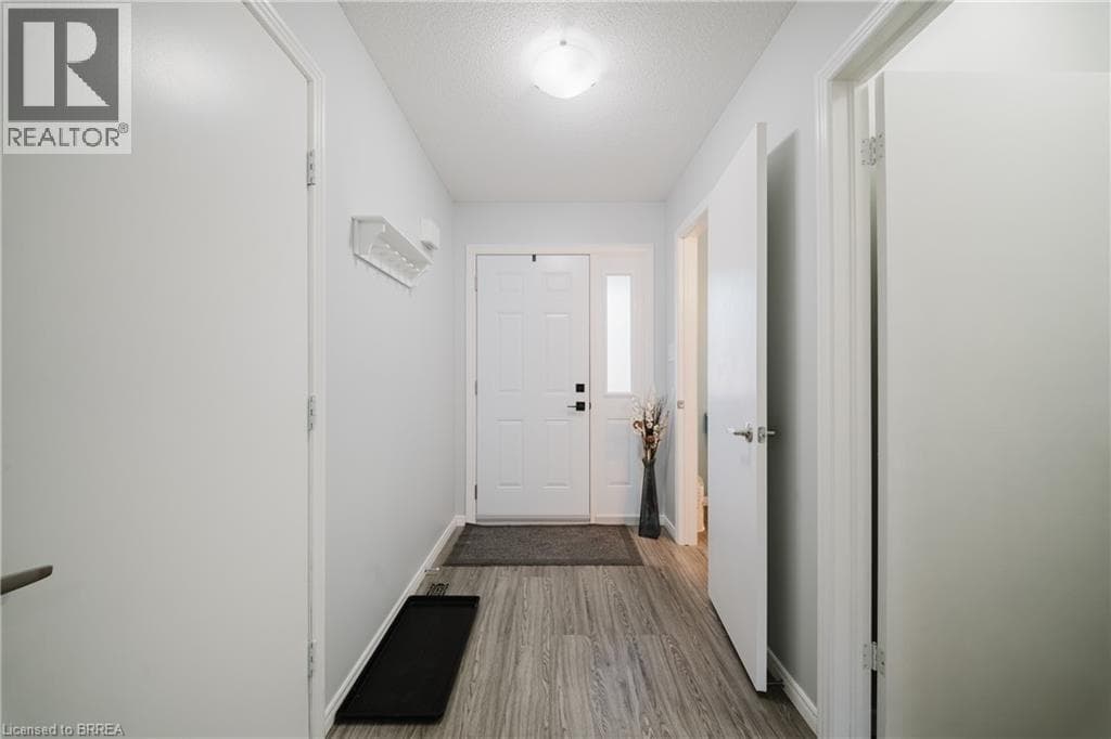 431 SPRINGBANK AVENUE NORTH — photo 3