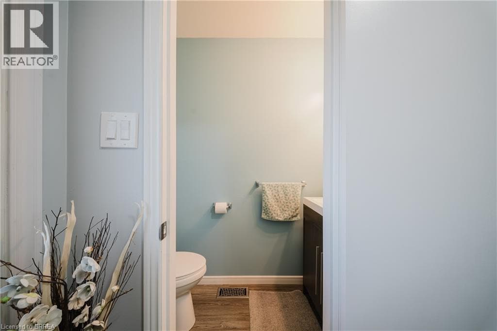 431 SPRINGBANK AVENUE NORTH — photo 4