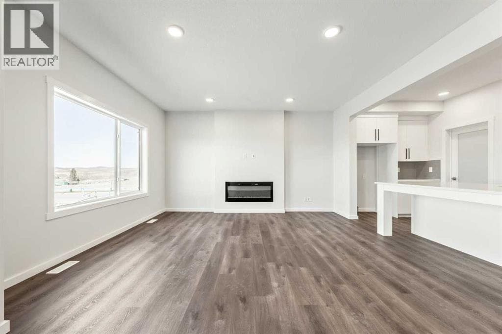 8 Heritage Link, Red Deer (Central Alberta) — photo 2