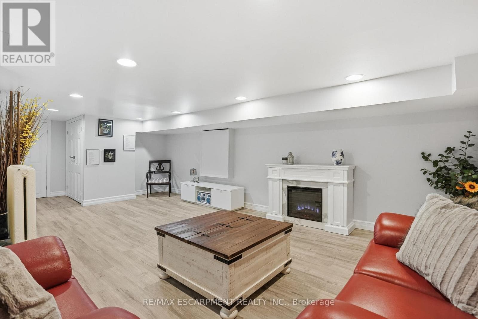 81 SIMCOE STREET EAST, Toronto — photo 3