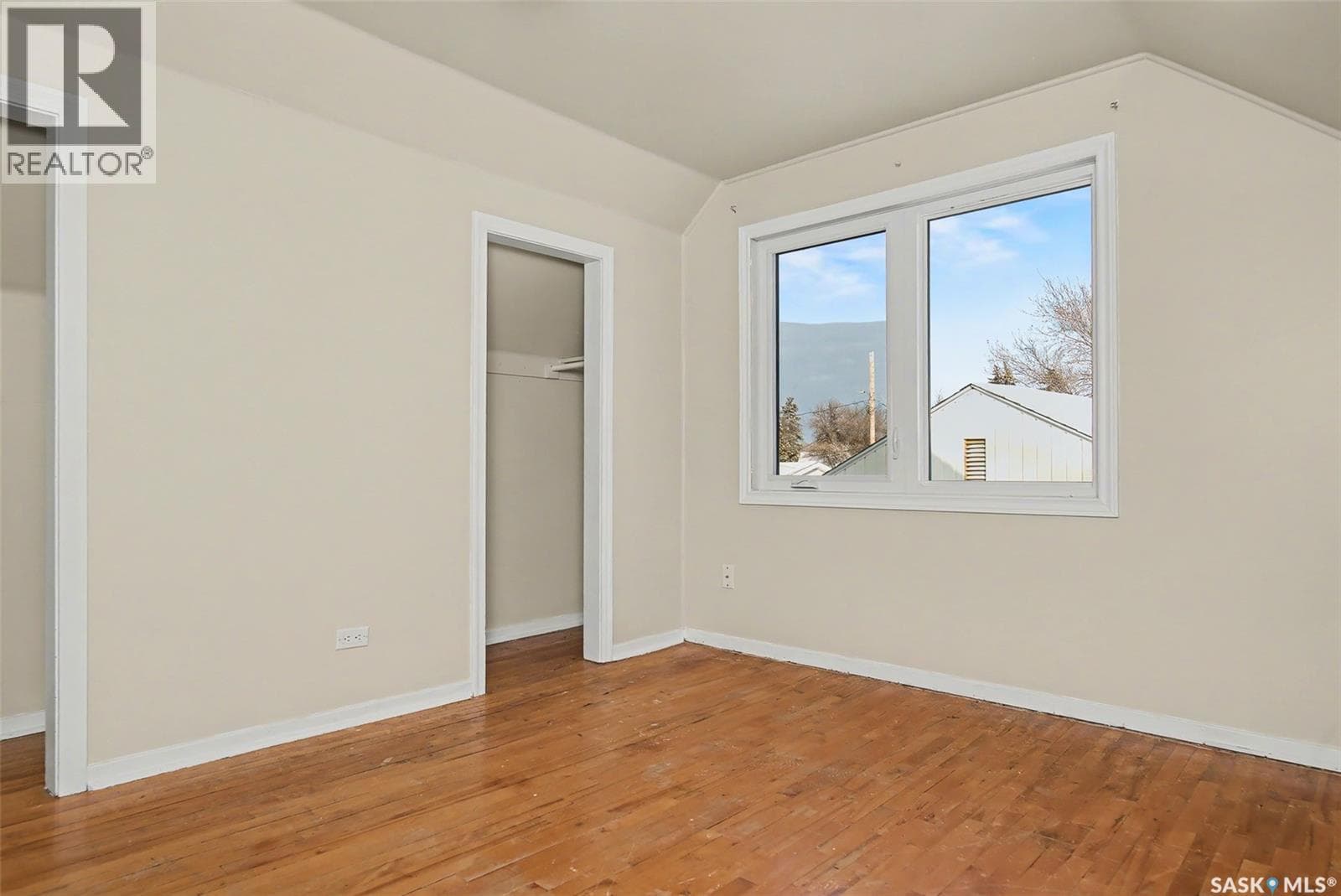 22 ELIZABETH CRESCENT — photo 5