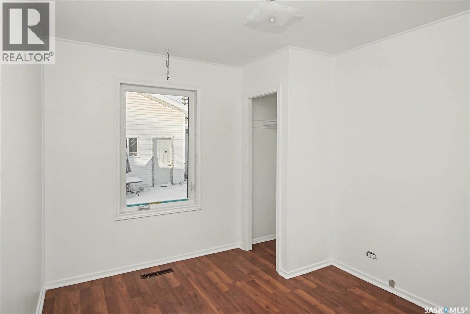 22 ELIZABETH CRESCENT — photo 2