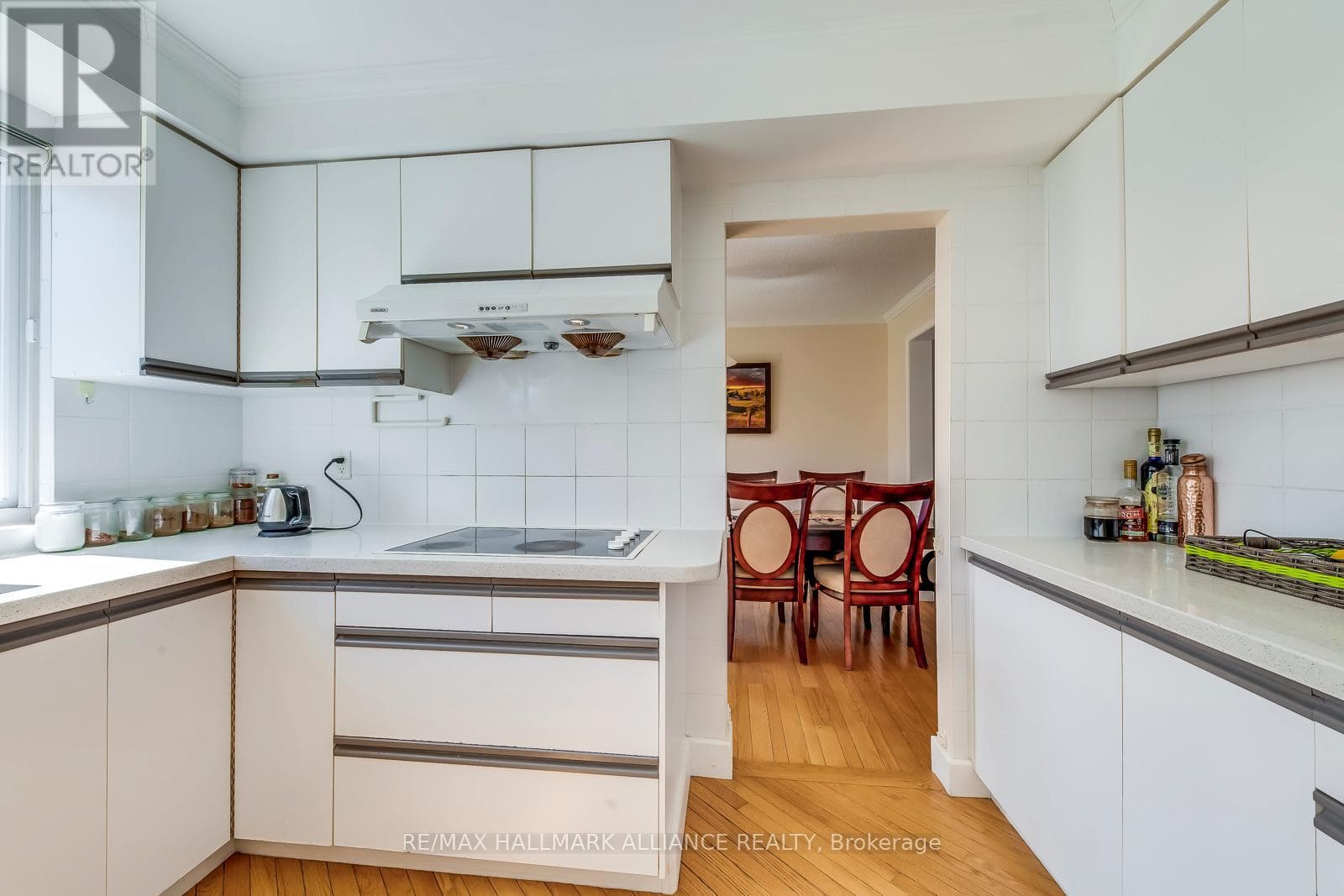 494 CHARTWELL ROAD, Oakville-Milton — photo 2