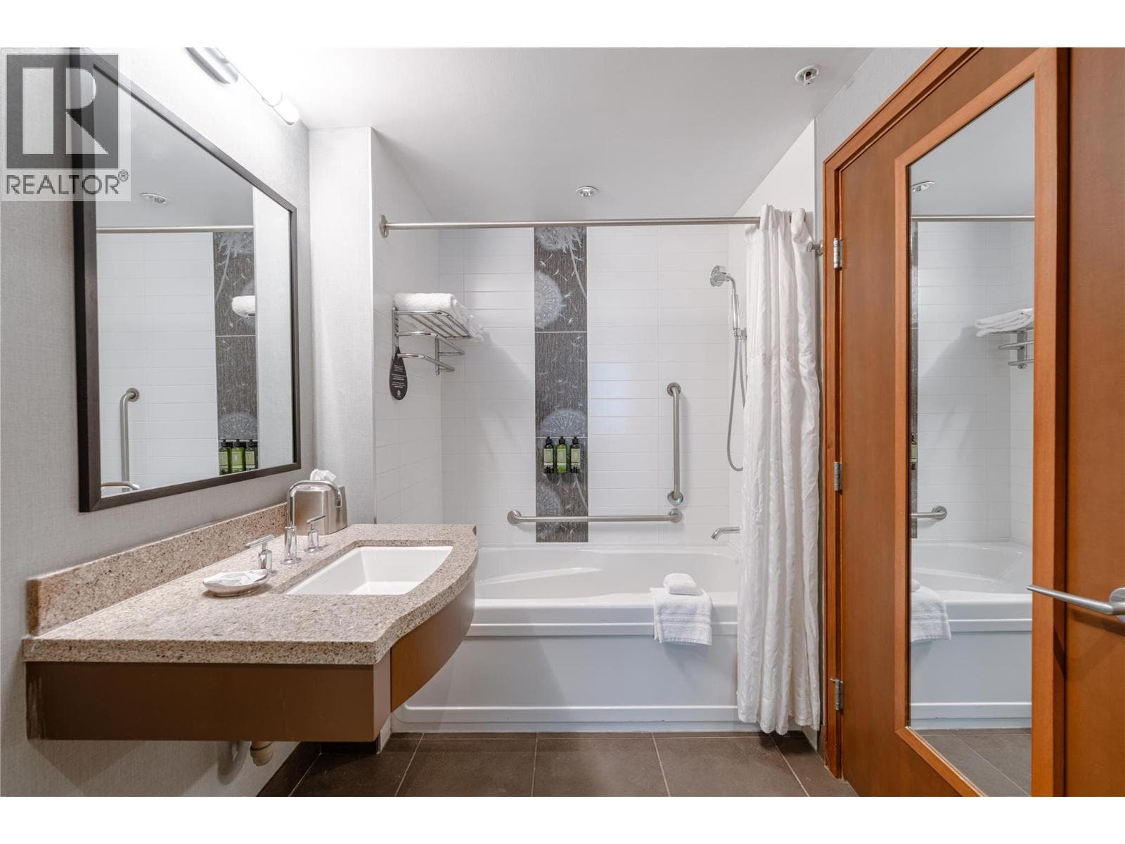 2950 Camozzi Road Unit# 1303, Interior REALTORS® — photo 5