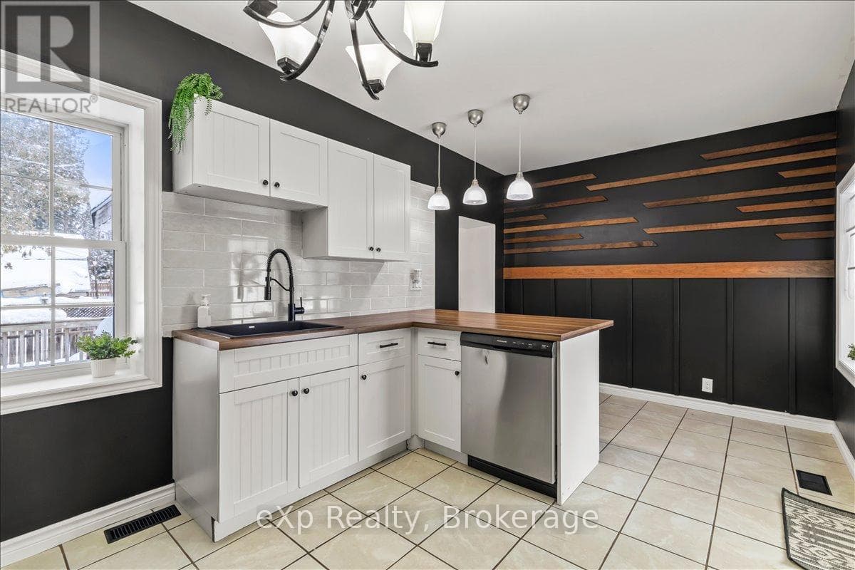 209 GARAFRAXA STREET S — photo 4