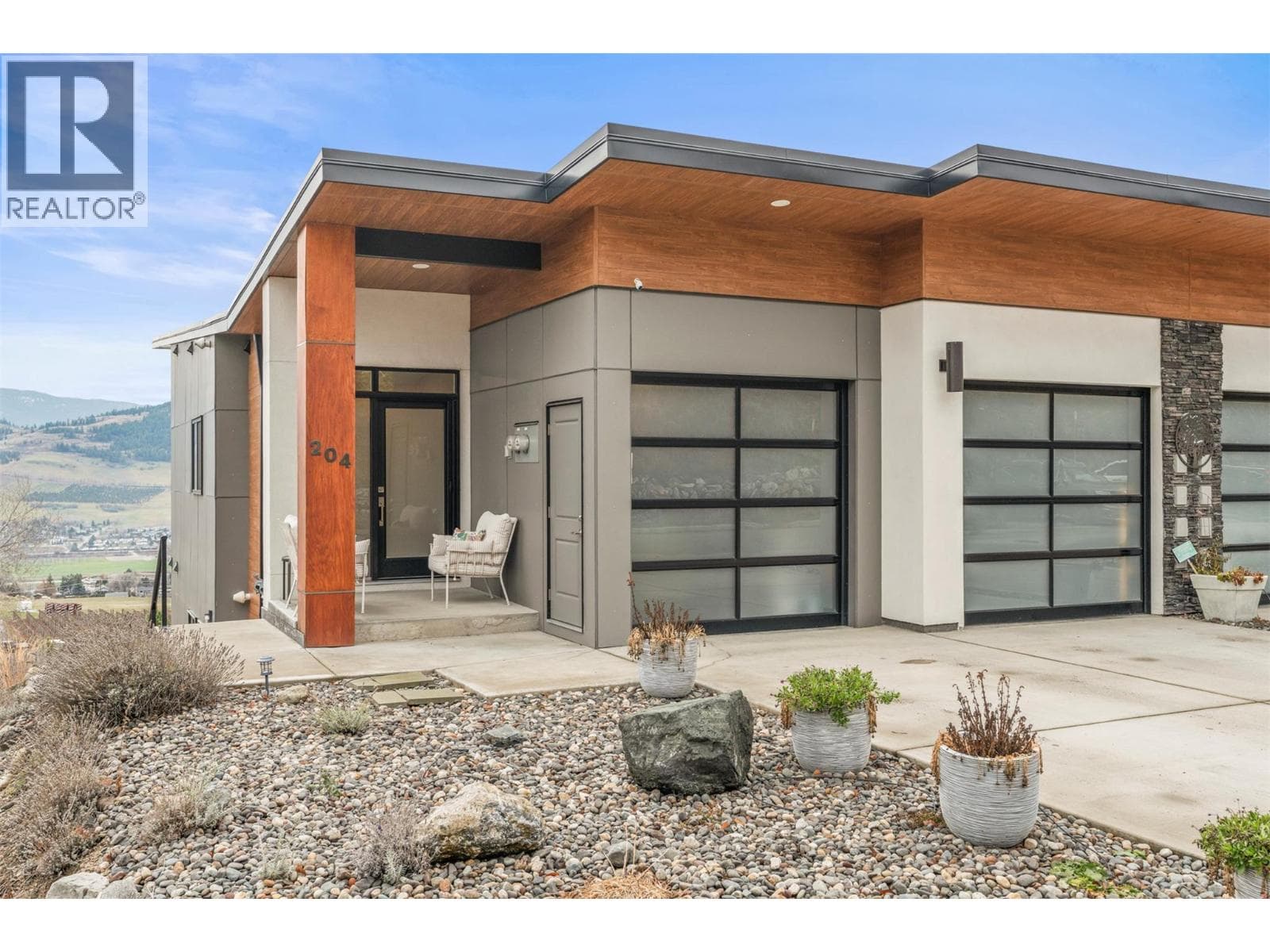 204 VINEYARD WAY in 