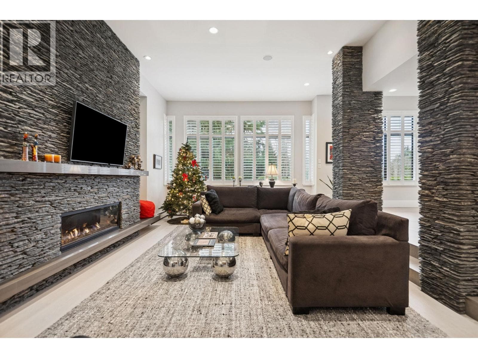 4828 NORTHWOOD PLACE in Howe Sound