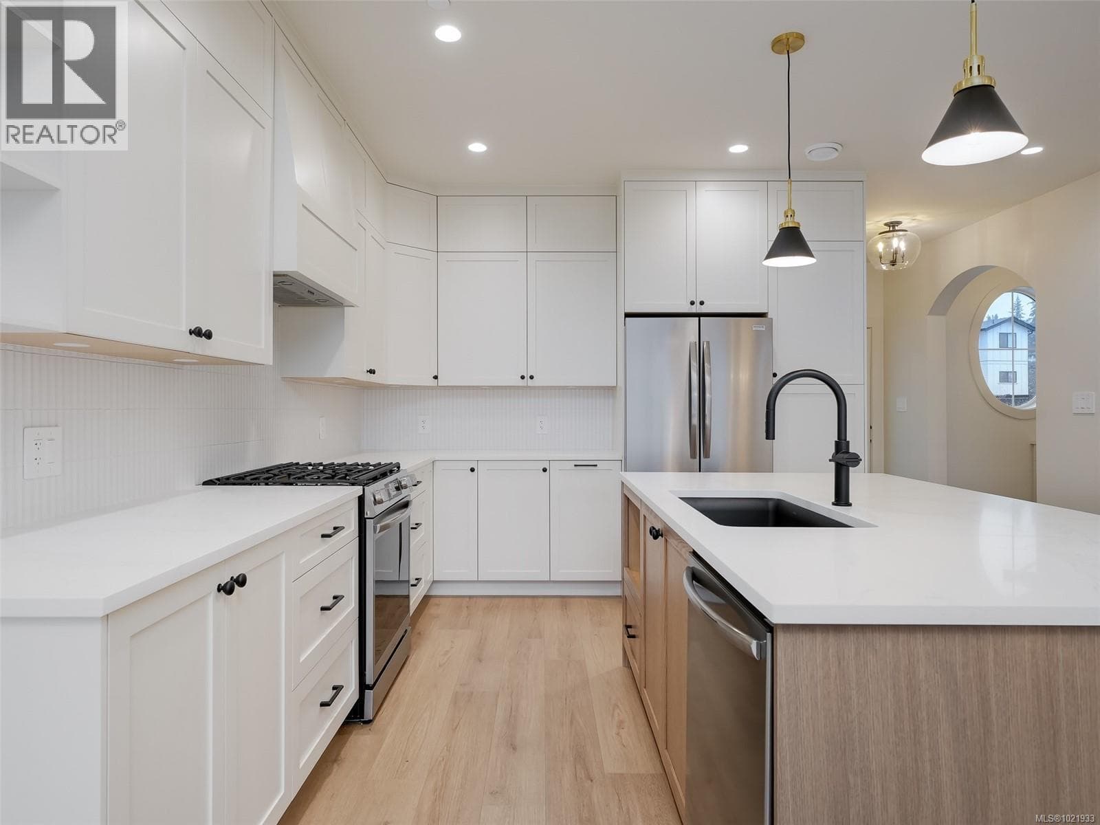 2291 Hudson Terr, Victoria — photo 4
