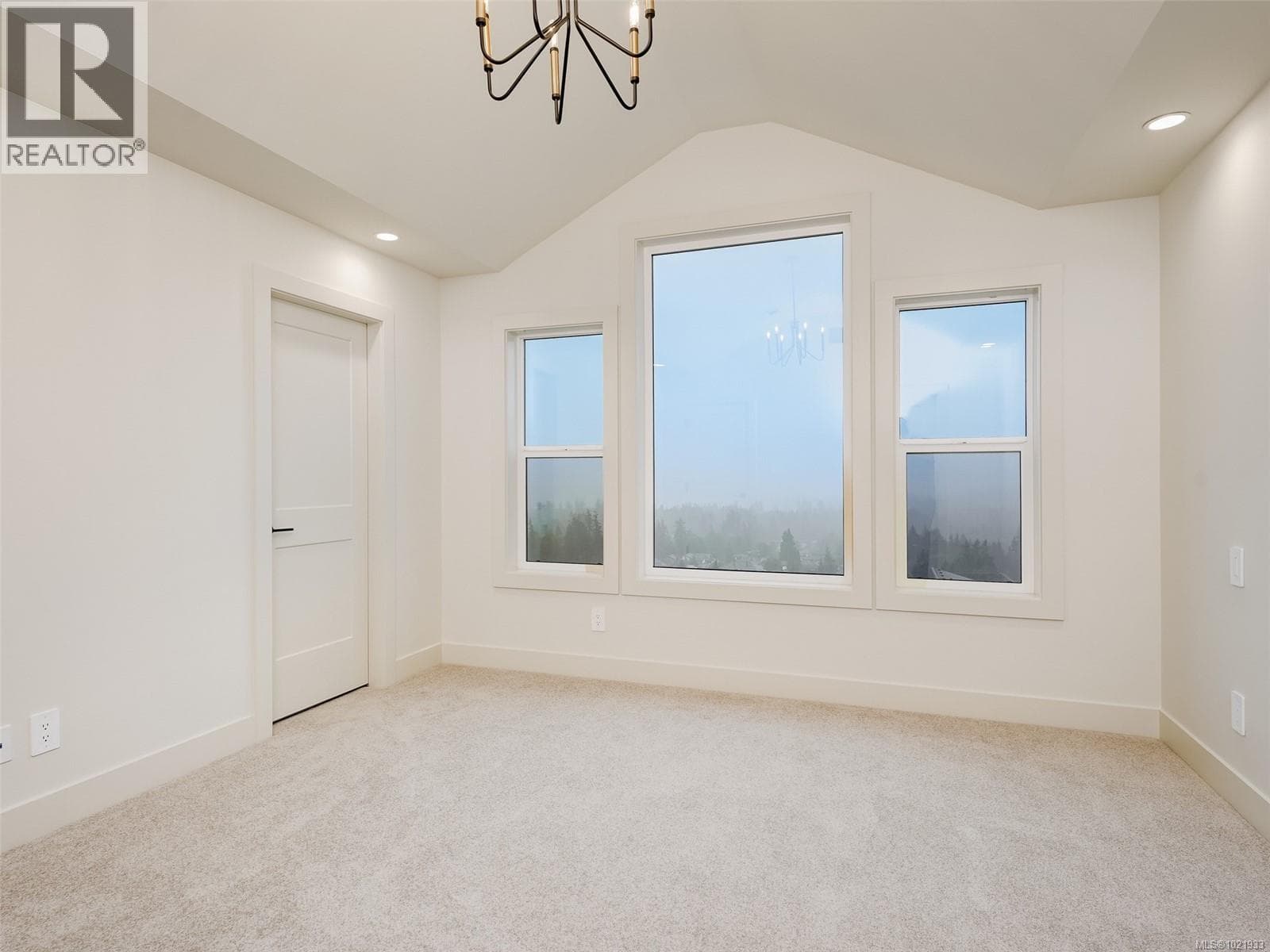 2291 Hudson Terr, Victoria — photo 2
