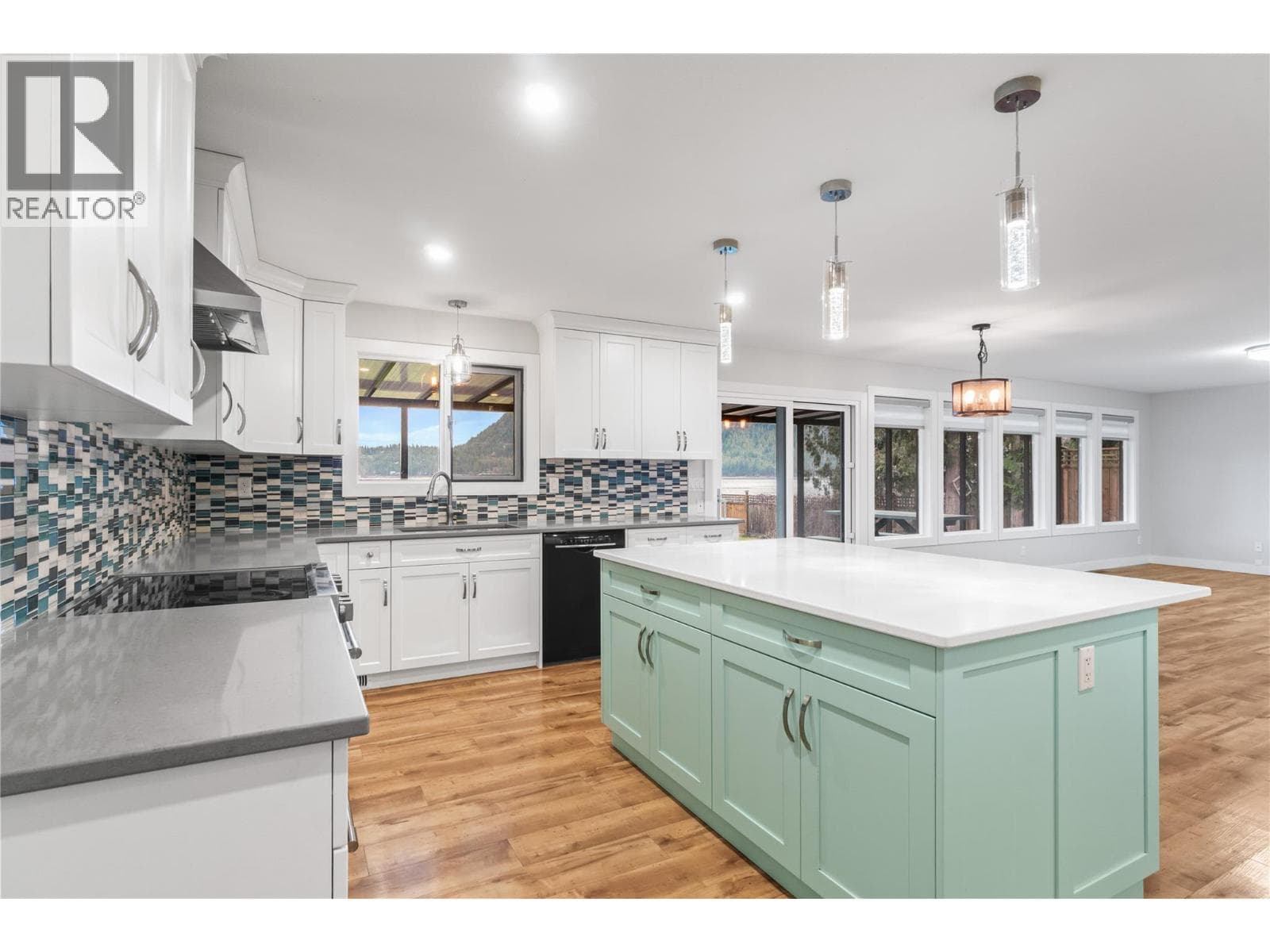 401 97A Highway, Interior REALTORS® — photo 2