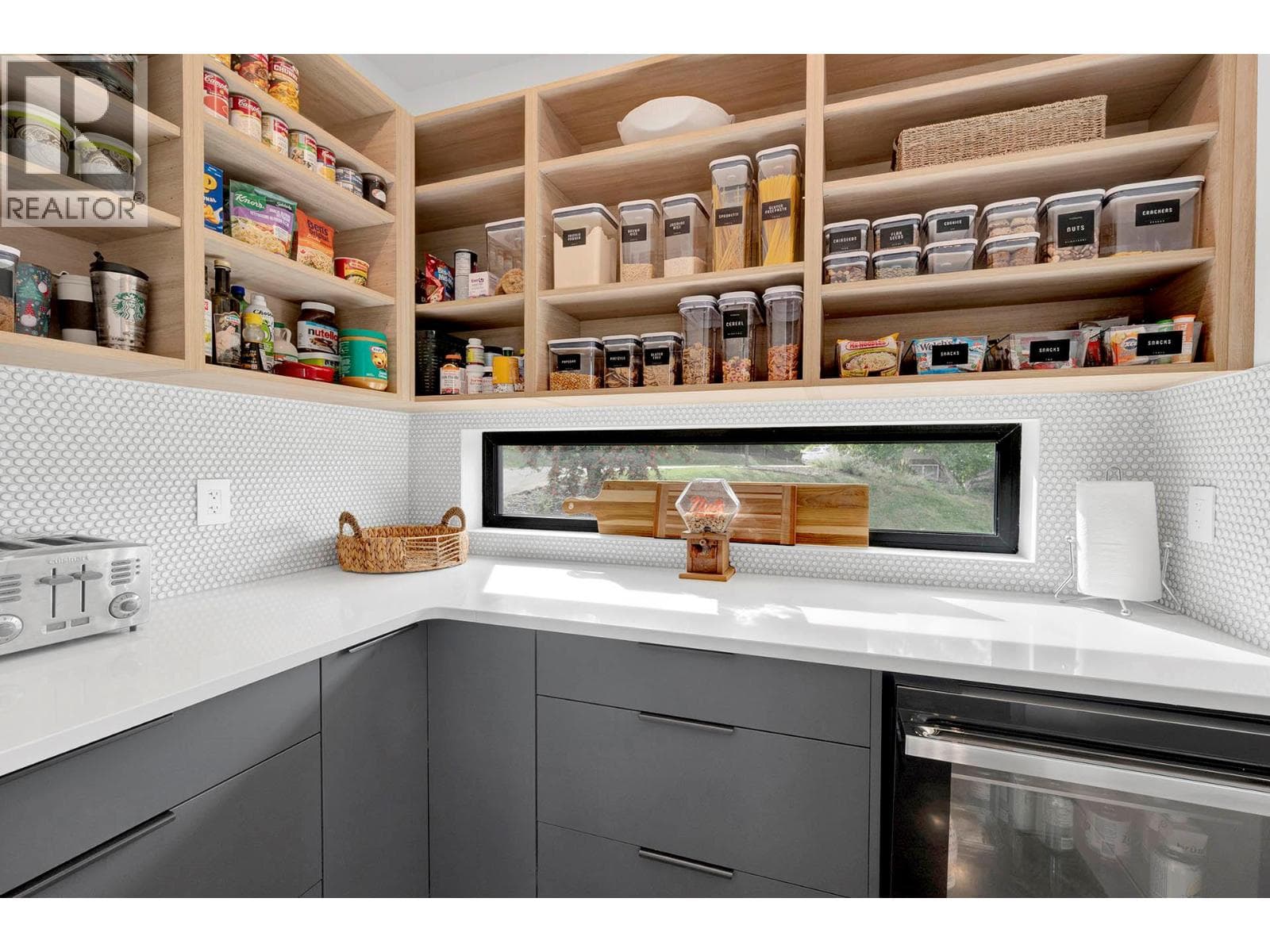 887 FERNIE ROAD, Interior REALTORS® — photo 2