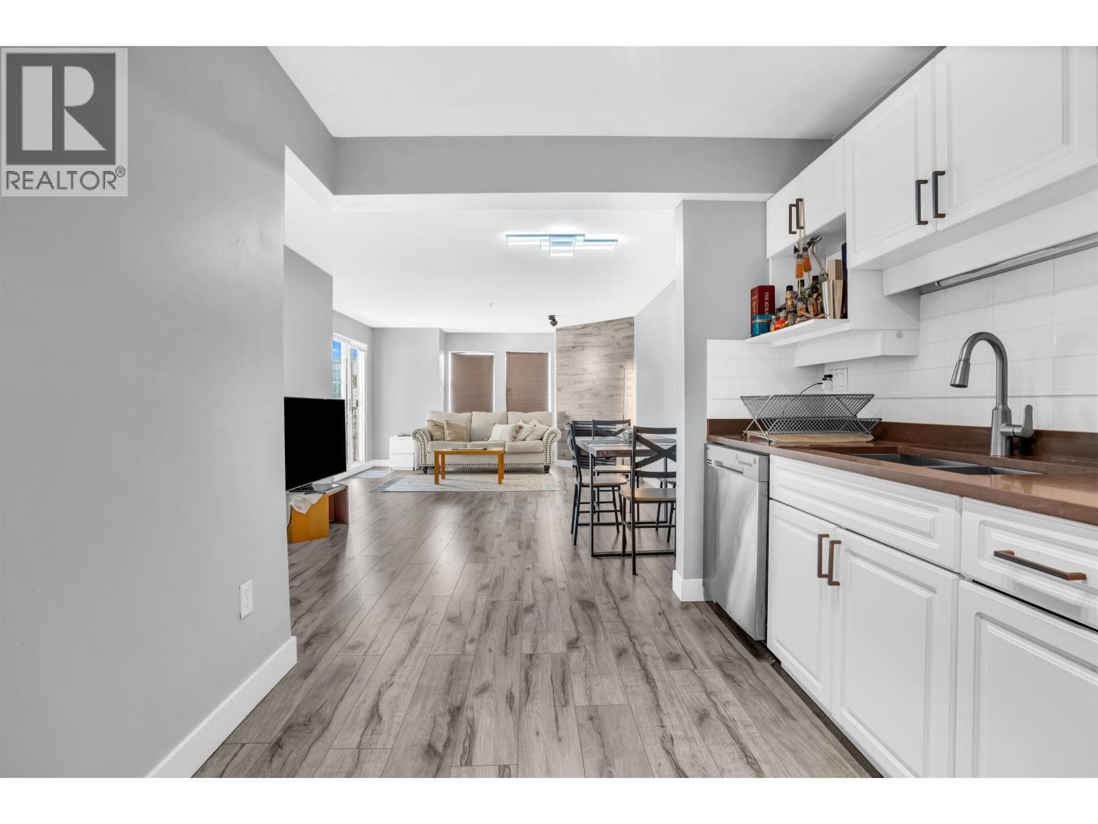 301 1655 GRANT AVENUE — photo 3