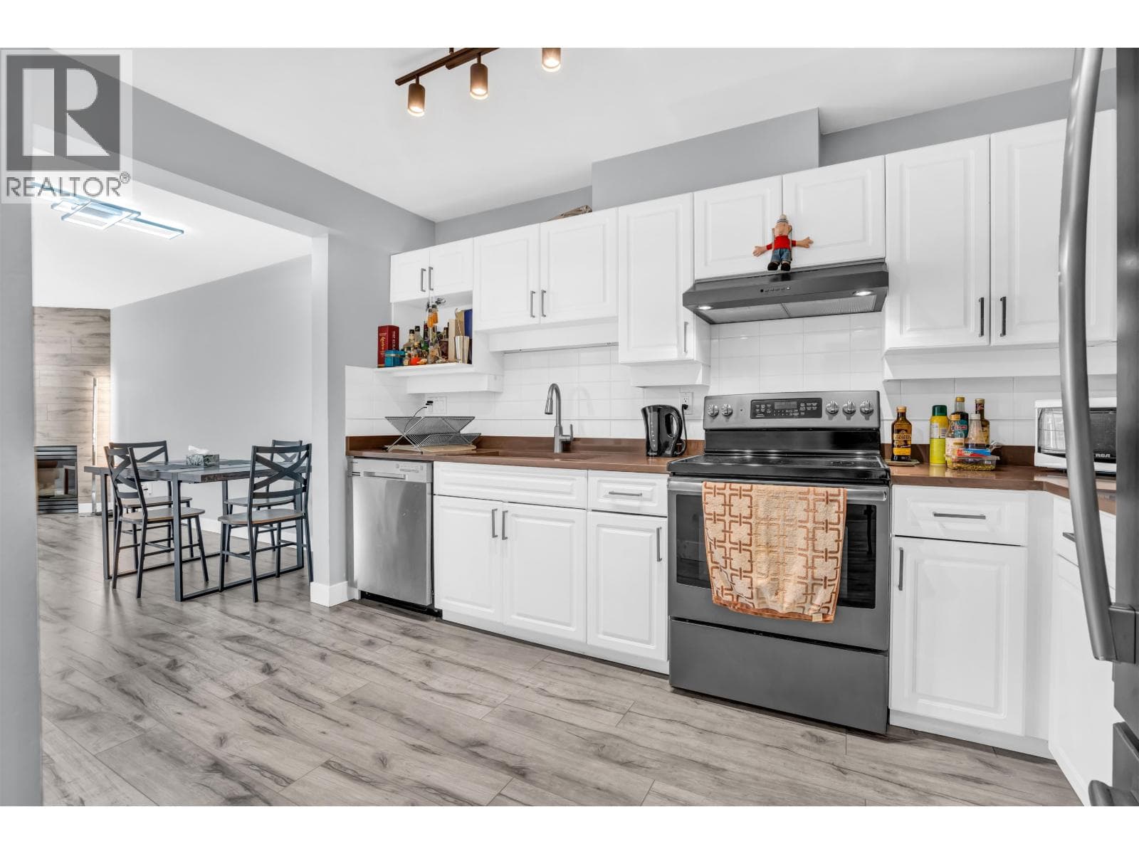 301 1655 GRANT AVENUE — photo 4