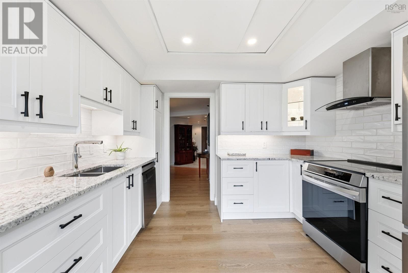 506 1470 Summer Street — photo 2