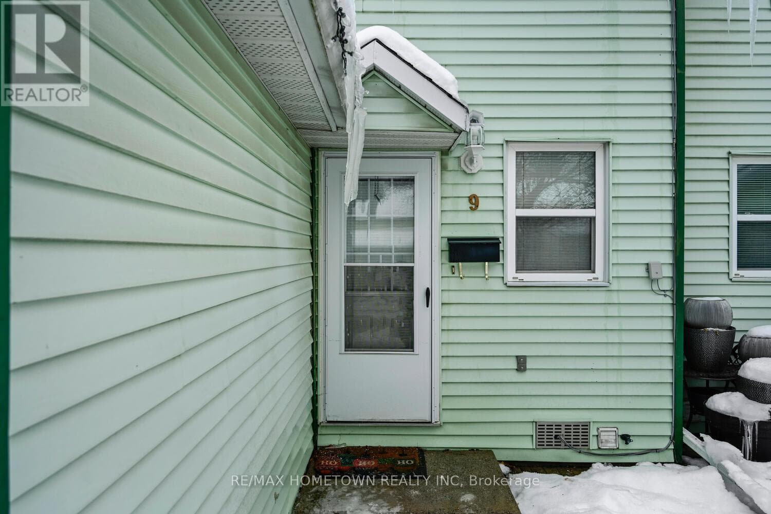 9 - 27 ALDERSHOT AVENUE — photo 4