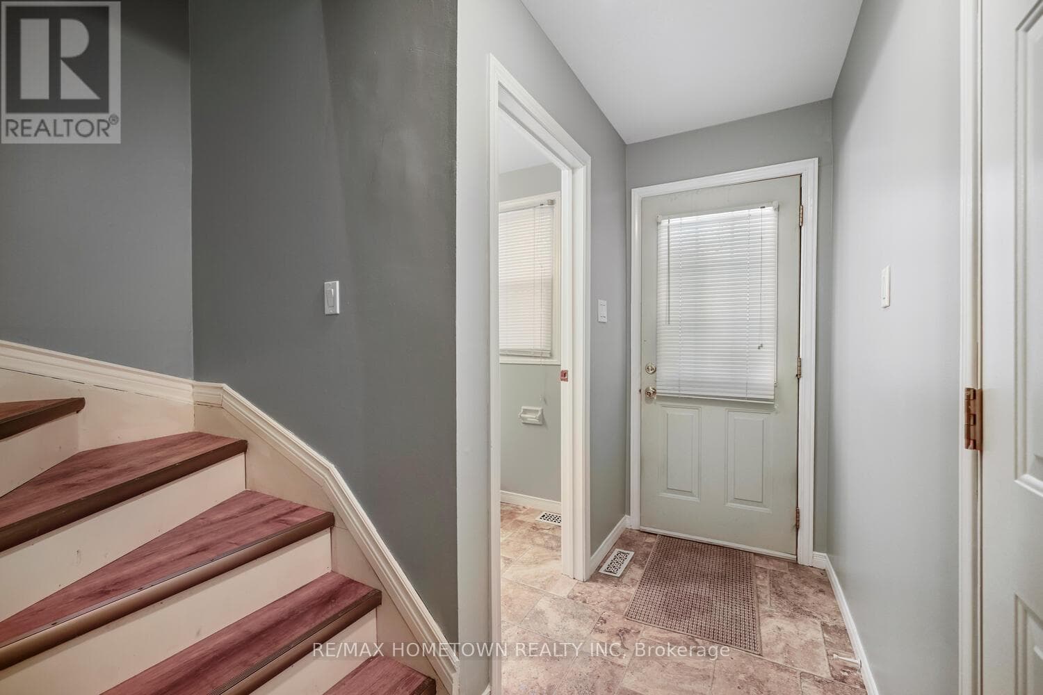 9 - 27 ALDERSHOT AVENUE — photo 5
