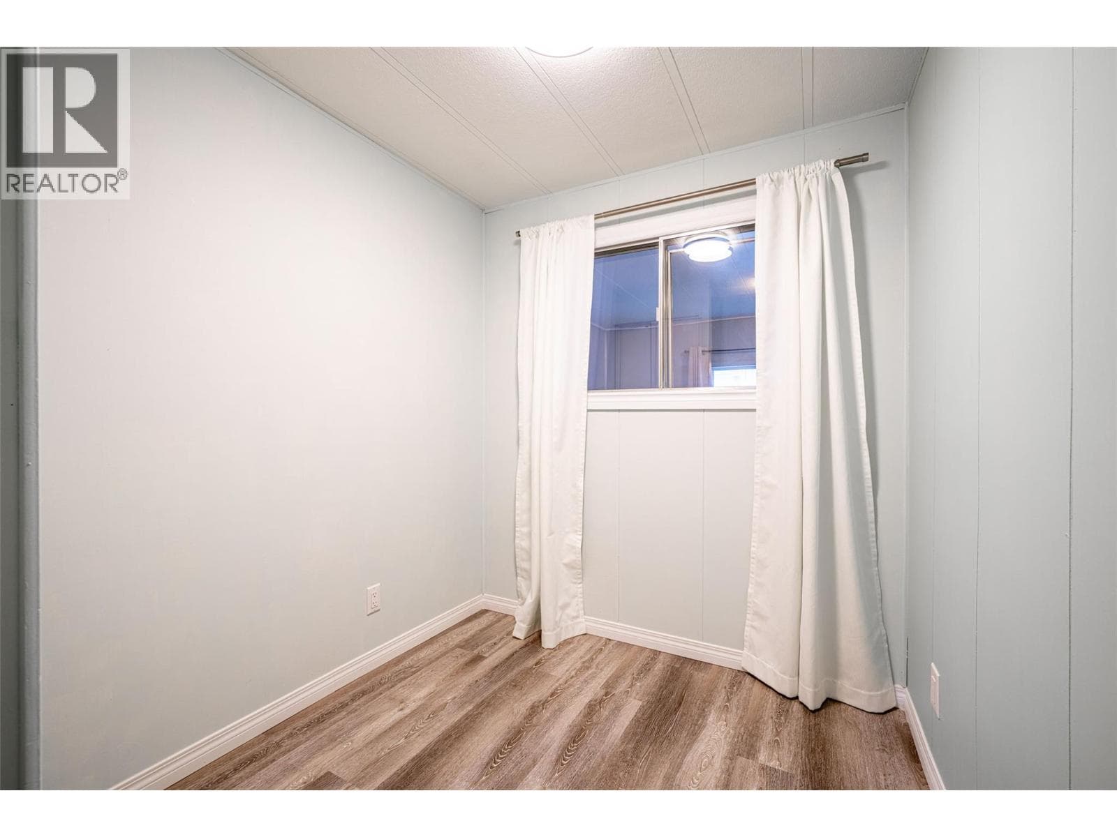 4505 McLean Creek Road Unit# E14, Interior REALTORS® — photo 2